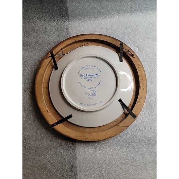 Vintage MJ Hummel 1976 annual plate - 6th edition - Picture 4 of 7